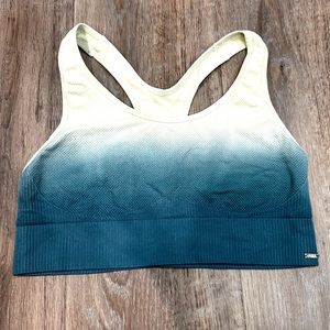 Women’s PINK sports bra 🦋
